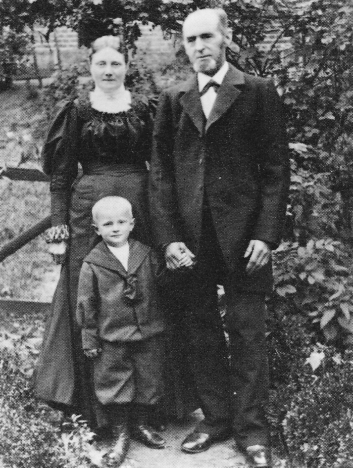 Der Grönlandfahrer Diedrich Heumann und Frau Beta mit Sohn Diedrich Christian um 1906 / Foto: Diedrich Heumann. Bremen
